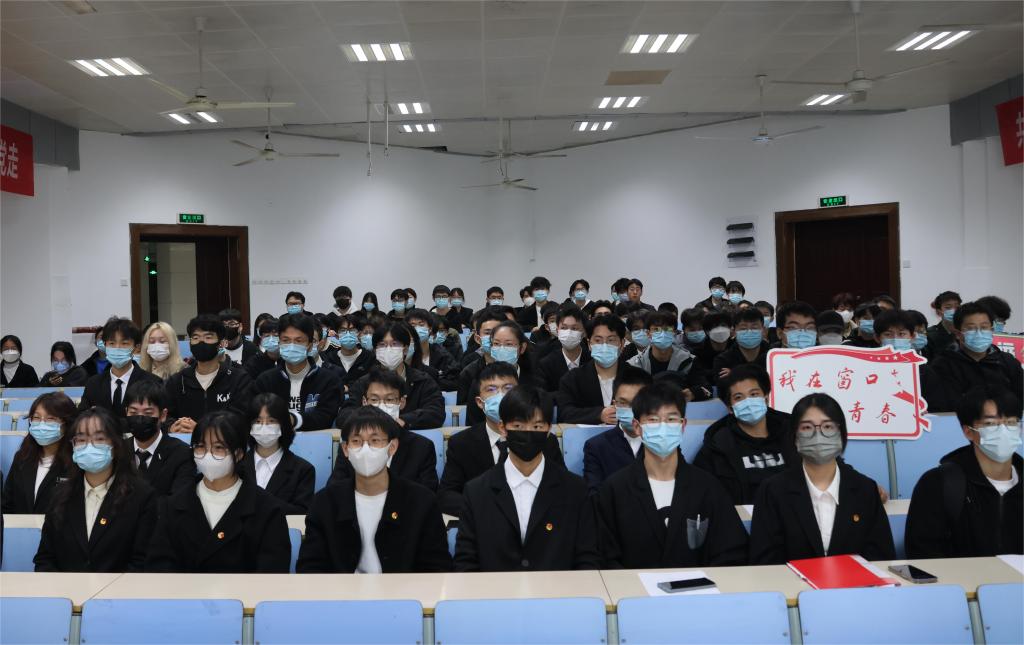 漫画柜
第五届团代会