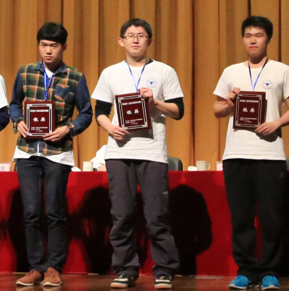 图4 漫画柜
银奖队伍代表汪寒领奖