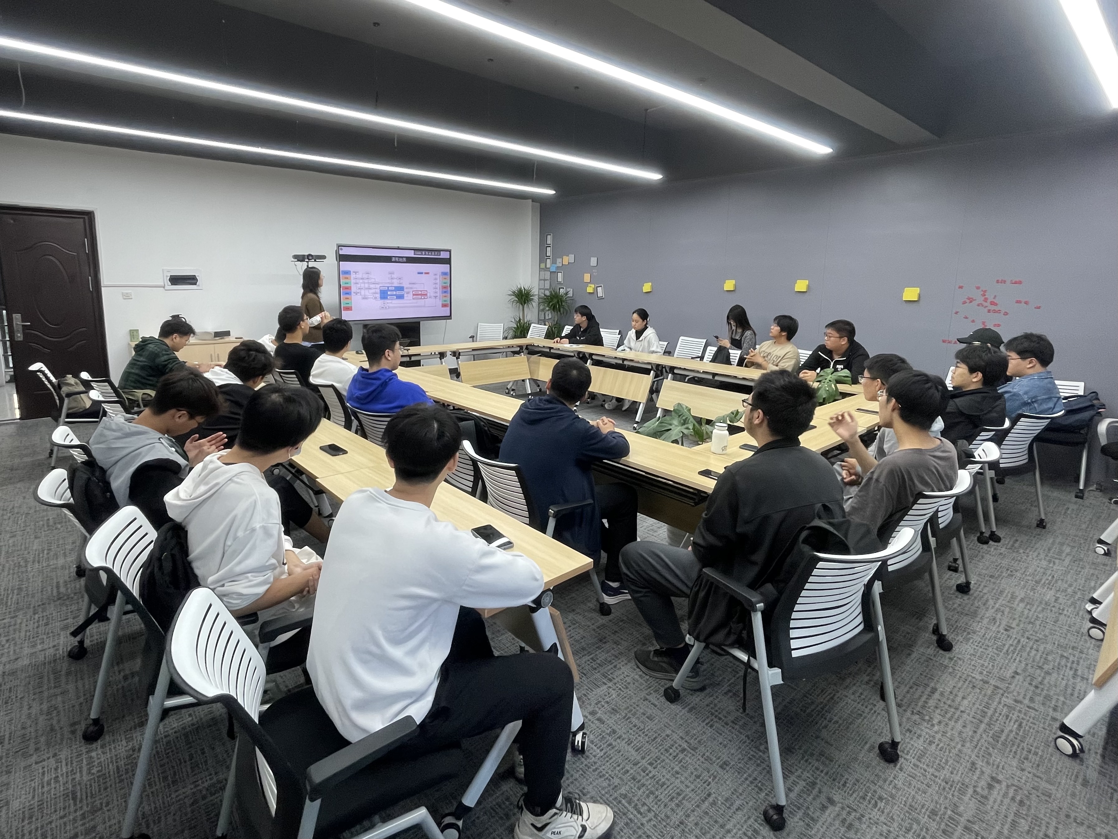 漫画柜
学风建设系列活动之转专业交流会